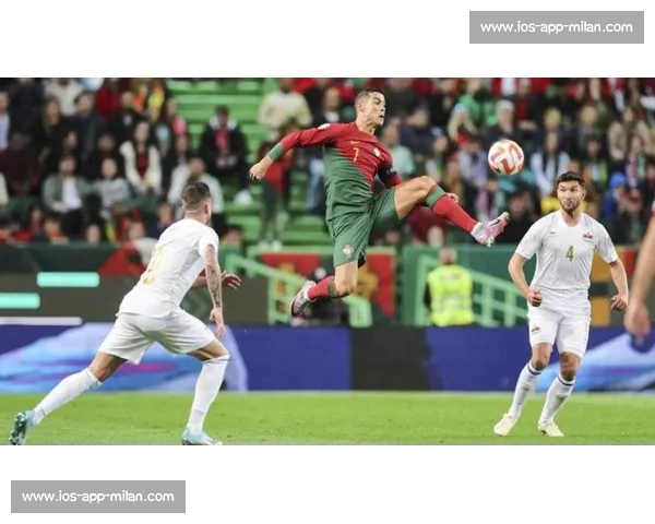 逆天吊射!她懵圈了:这球怎么进的? 逆天吊射!她懵圈了:这球怎么进的?